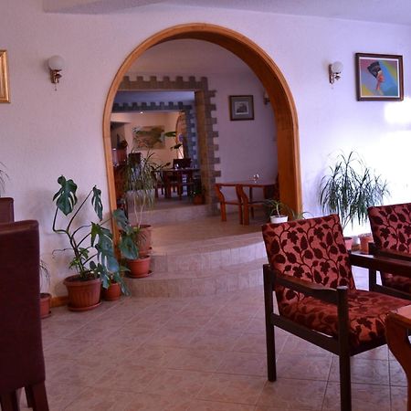 Family Hotel Silver سموليان المظهر الخارجي الصورة