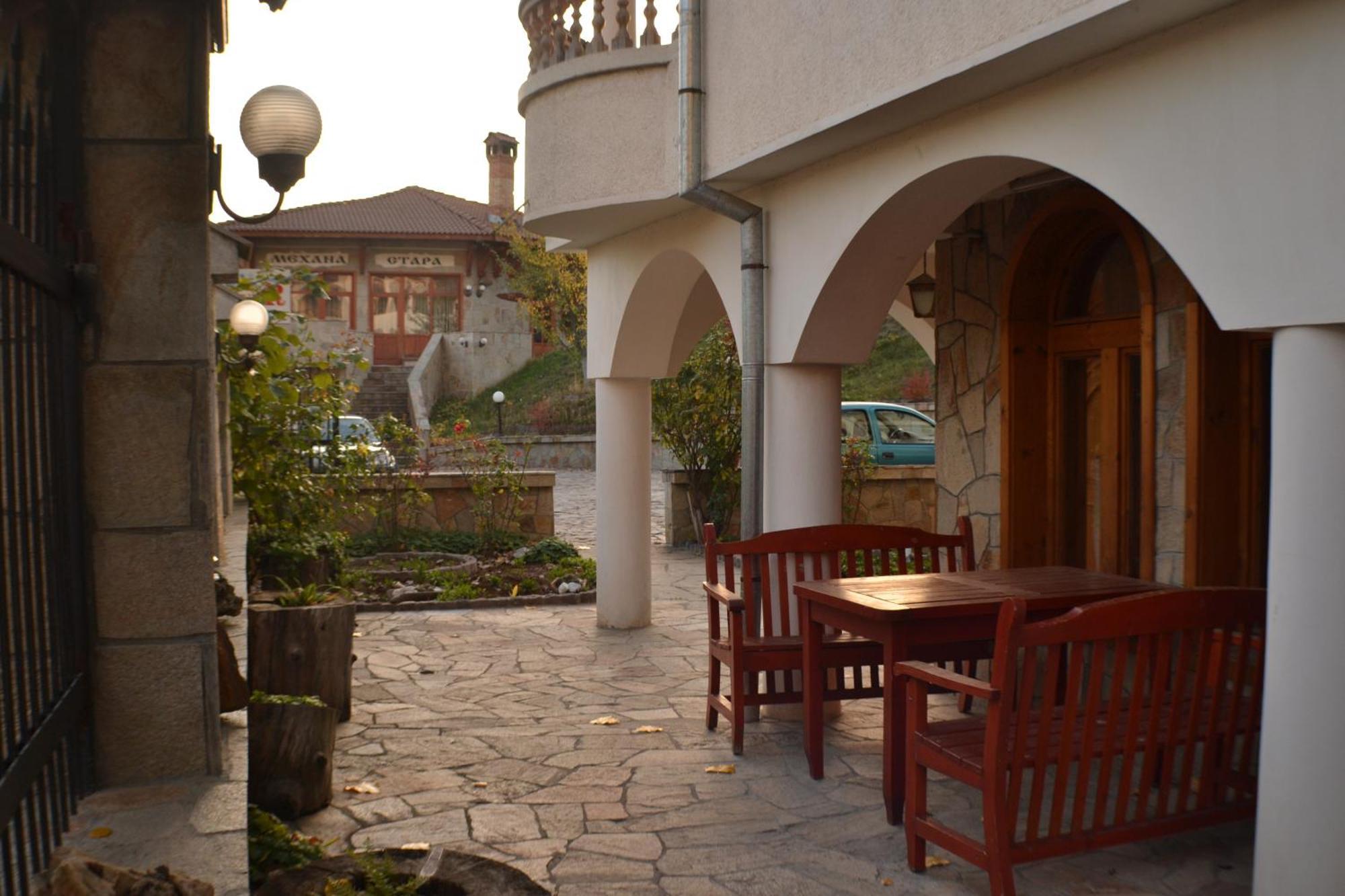 Family Hotel Silver سموليان المظهر الخارجي الصورة