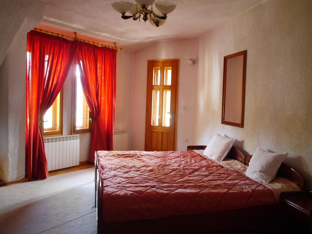 Family Hotel Silver سموليان المظهر الخارجي الصورة