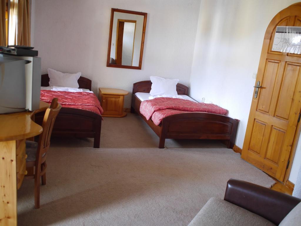 Family Hotel Silver سموليان المظهر الخارجي الصورة