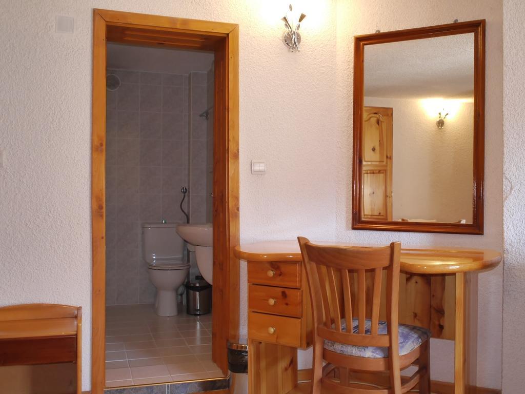 Family Hotel Silver سموليان المظهر الخارجي الصورة